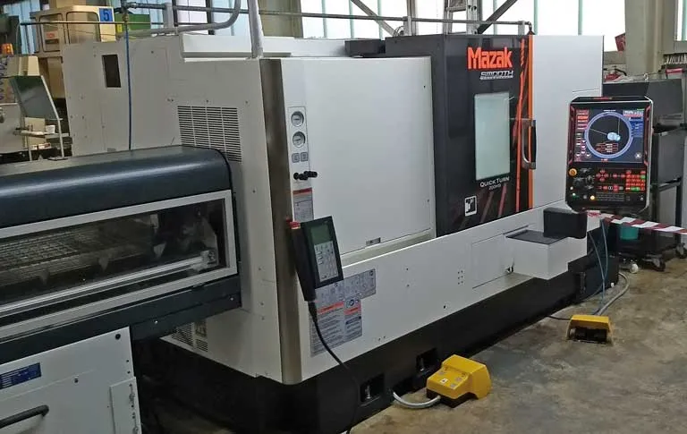 CNC-Bearbeitung an einem Mazak-Zentrum